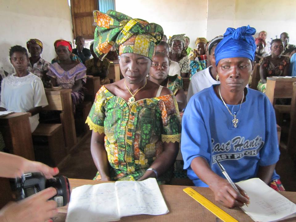 Les adultes formés en alphabétisation en échange des vivres